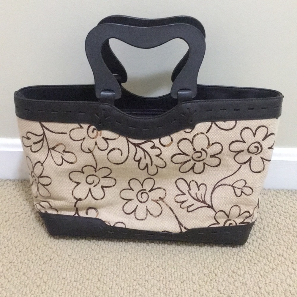 Nine west cute summer clutch. Great condition.